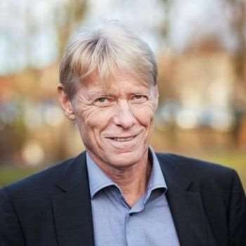 Per Einar Granum er professor emeritus ved NMBU og forfatter av en lærebok om matforgiftning. Foto: NMBU